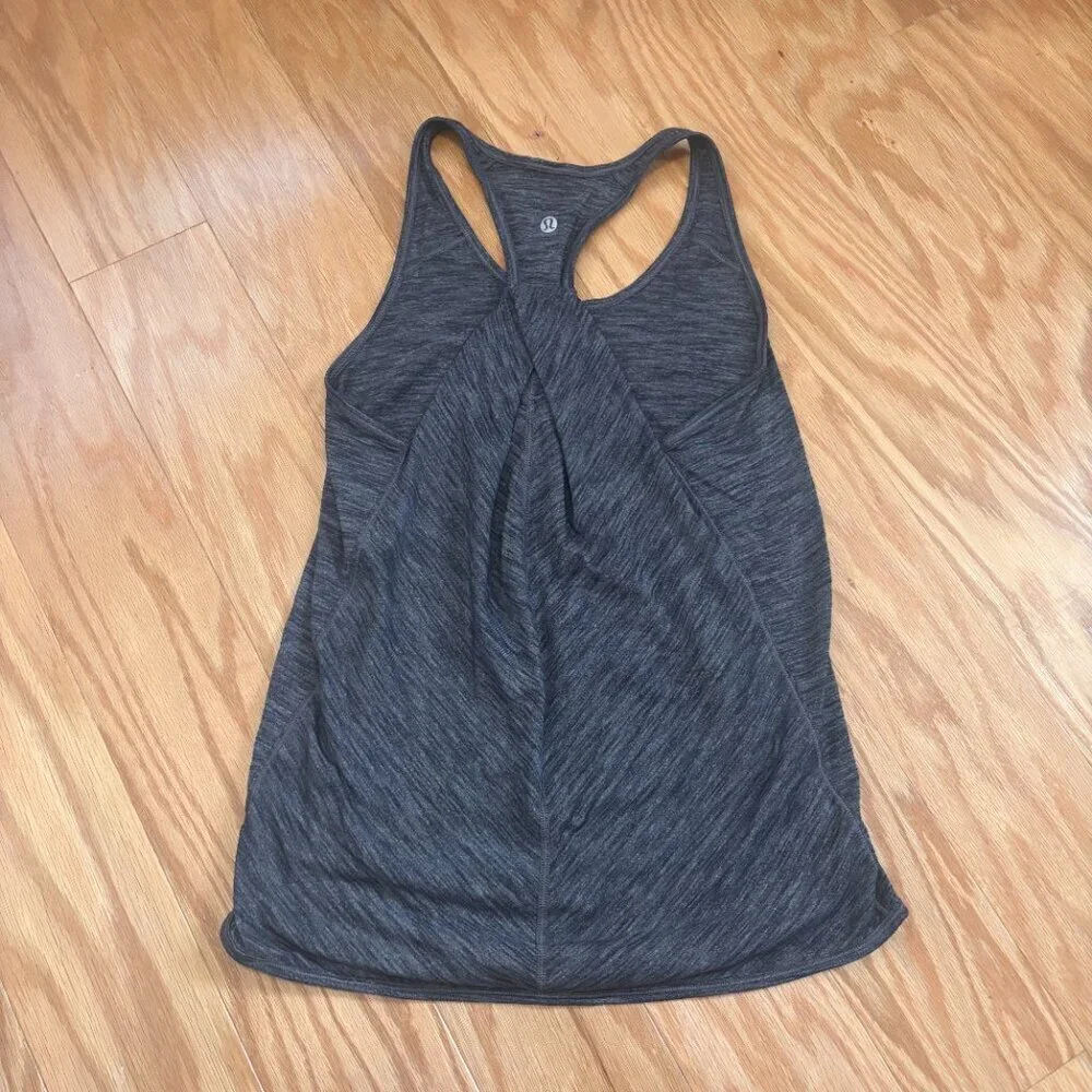 Lululemon Size 2 Essential Tank Top in Heathered Black Pleated Racerback Womens